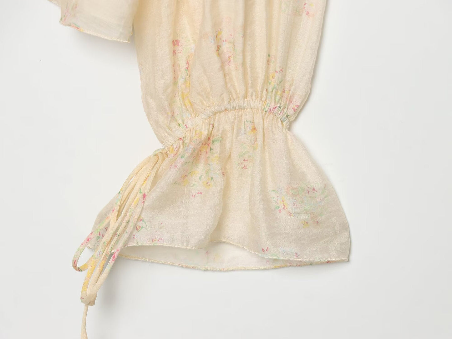 Women's printed V-neck ruffle top