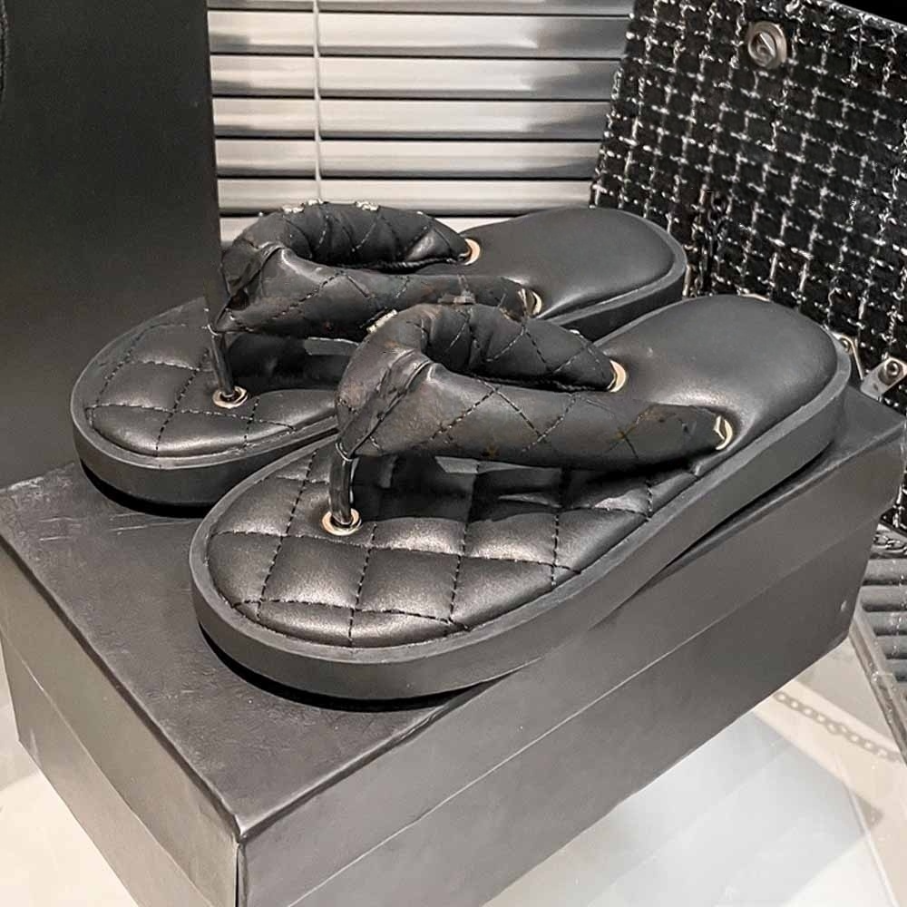 Women's new soft-soled leisure slippers have a shoe box