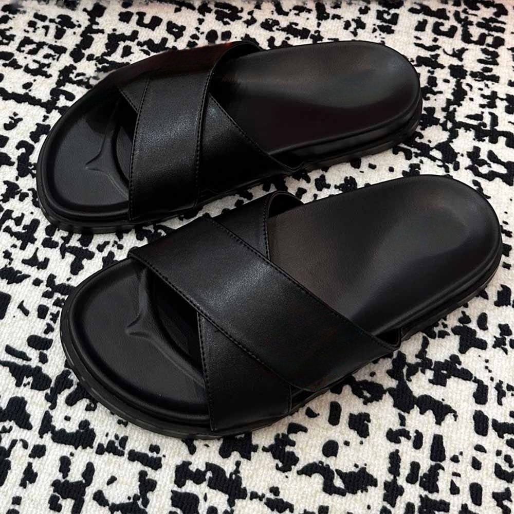 Women's new thick-soled comfortable slippers have a shoe box