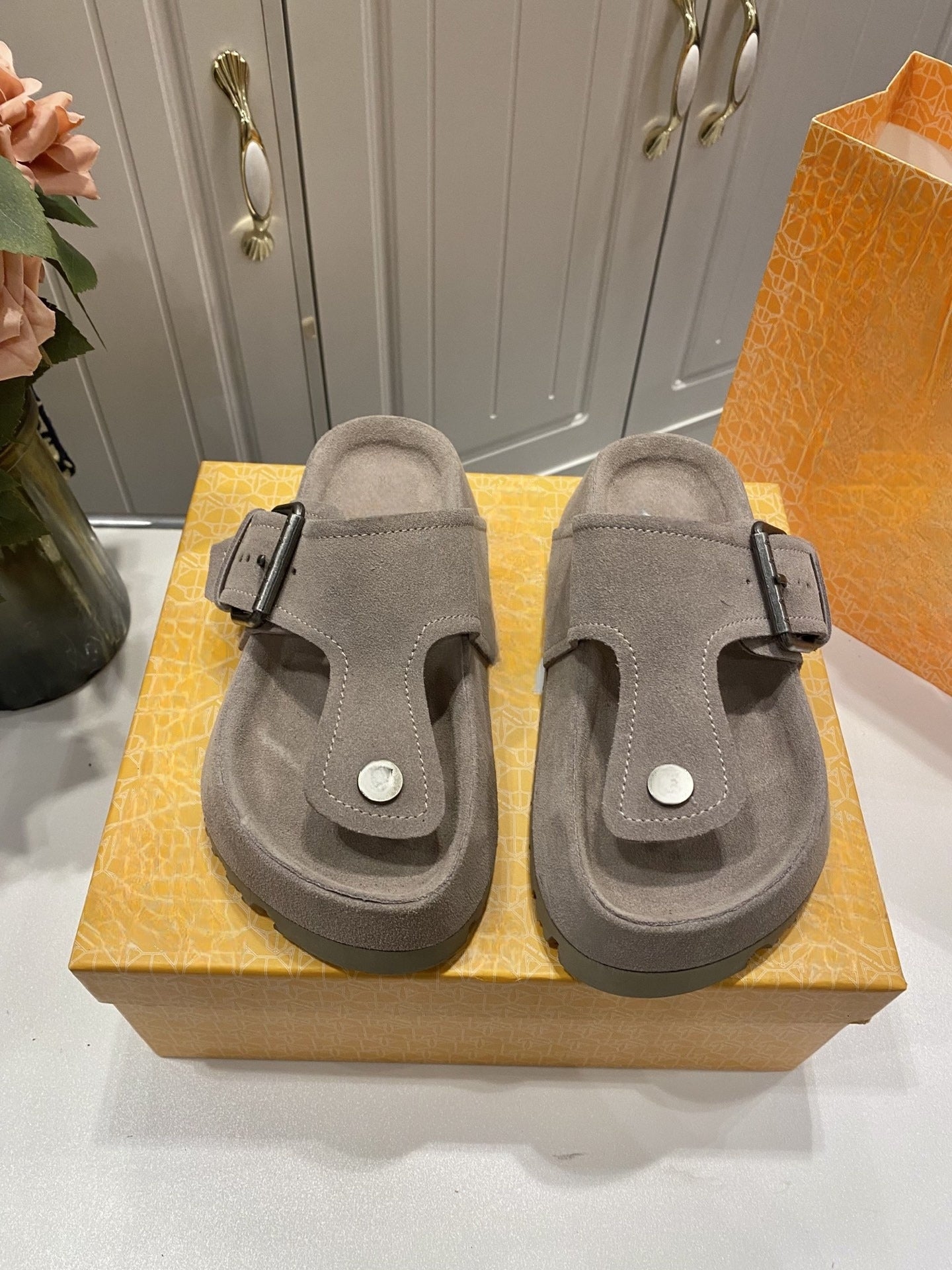 Women's New Fashion Joker Toe Clip Design Thick-soled Slippers