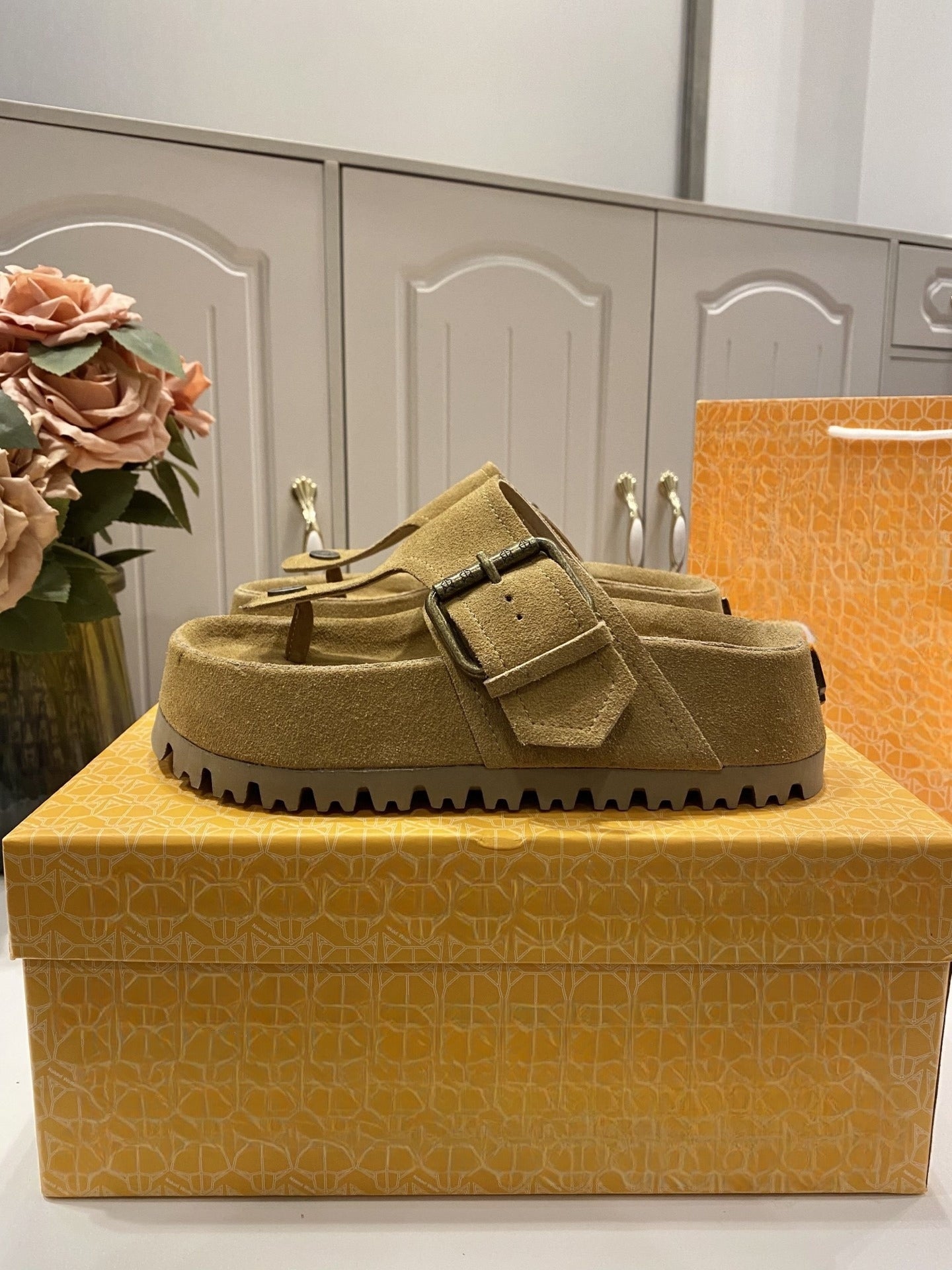 Women's New Fashion Joker Toe Clip Design Thick-soled Slippers