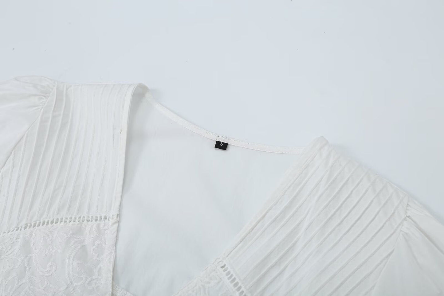 Women's embroidered V-neck poplin shirt