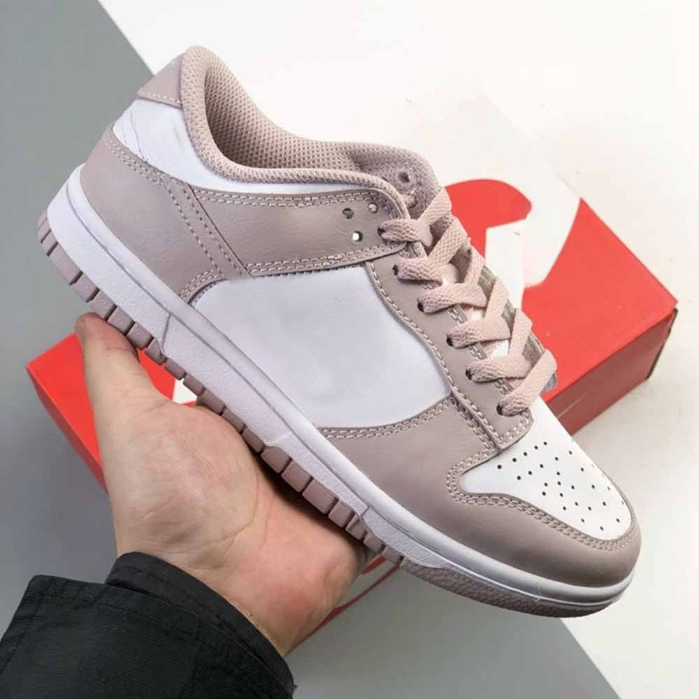 Women's new leisure contrast skateboard shoes have a shoe box