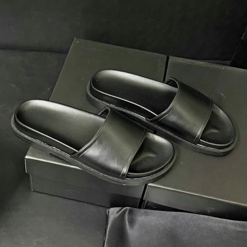 Women's new fashion contrast hollow design platform slippers have a shoe box.
