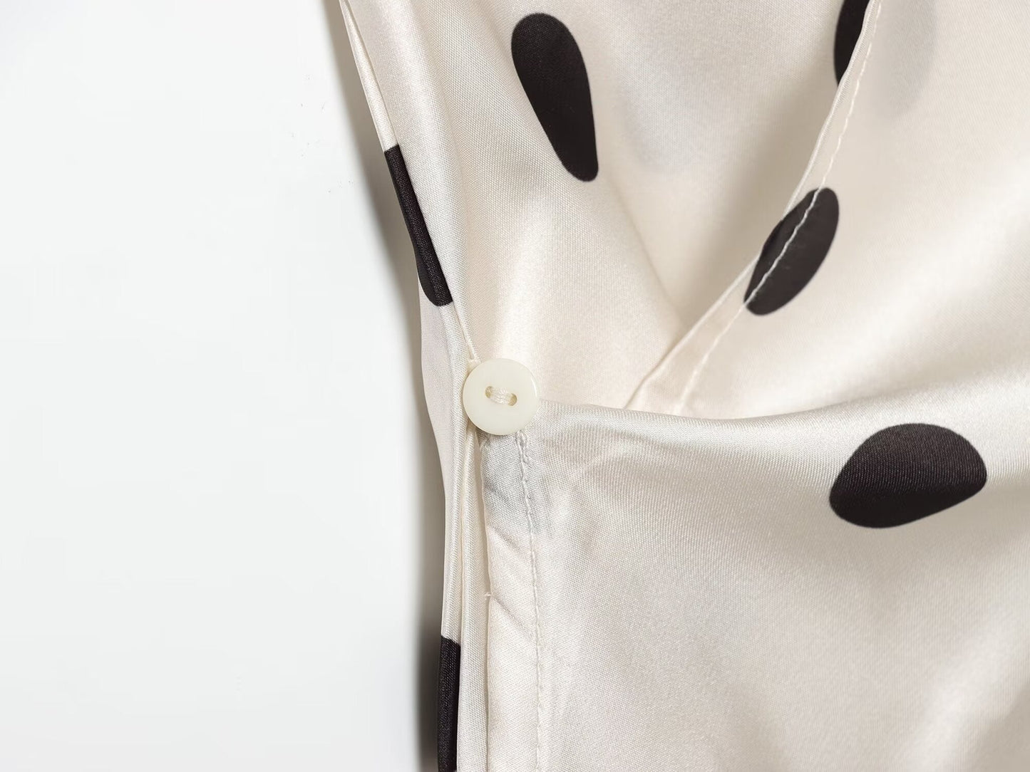 Women's Satin textured polka dot hanging neck top