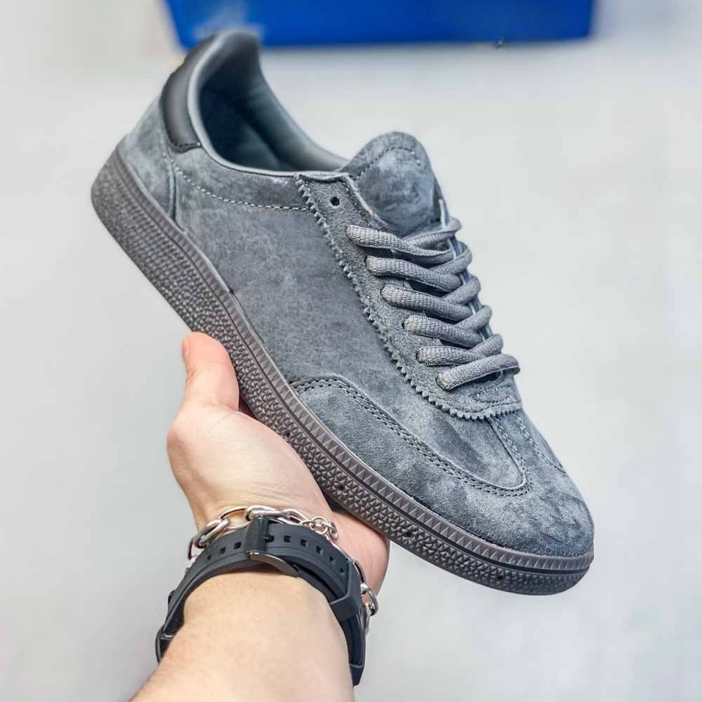Women's new casual retro sports football shoes have a shoe box