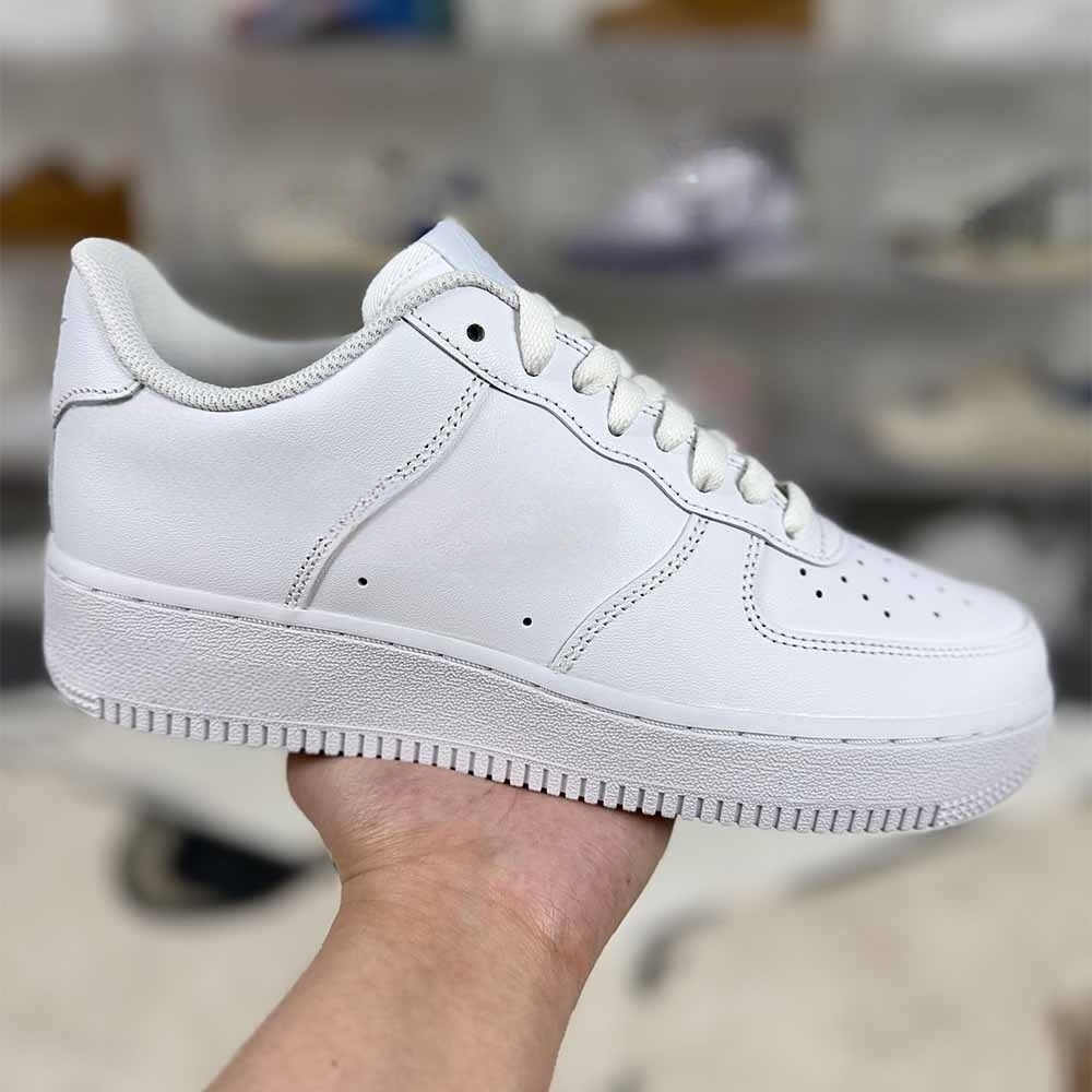 Women's new classic retro style low-cut shoes have a shoe box
