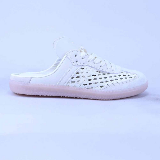 Women's new woven hollow leisure slippers have a shoe box